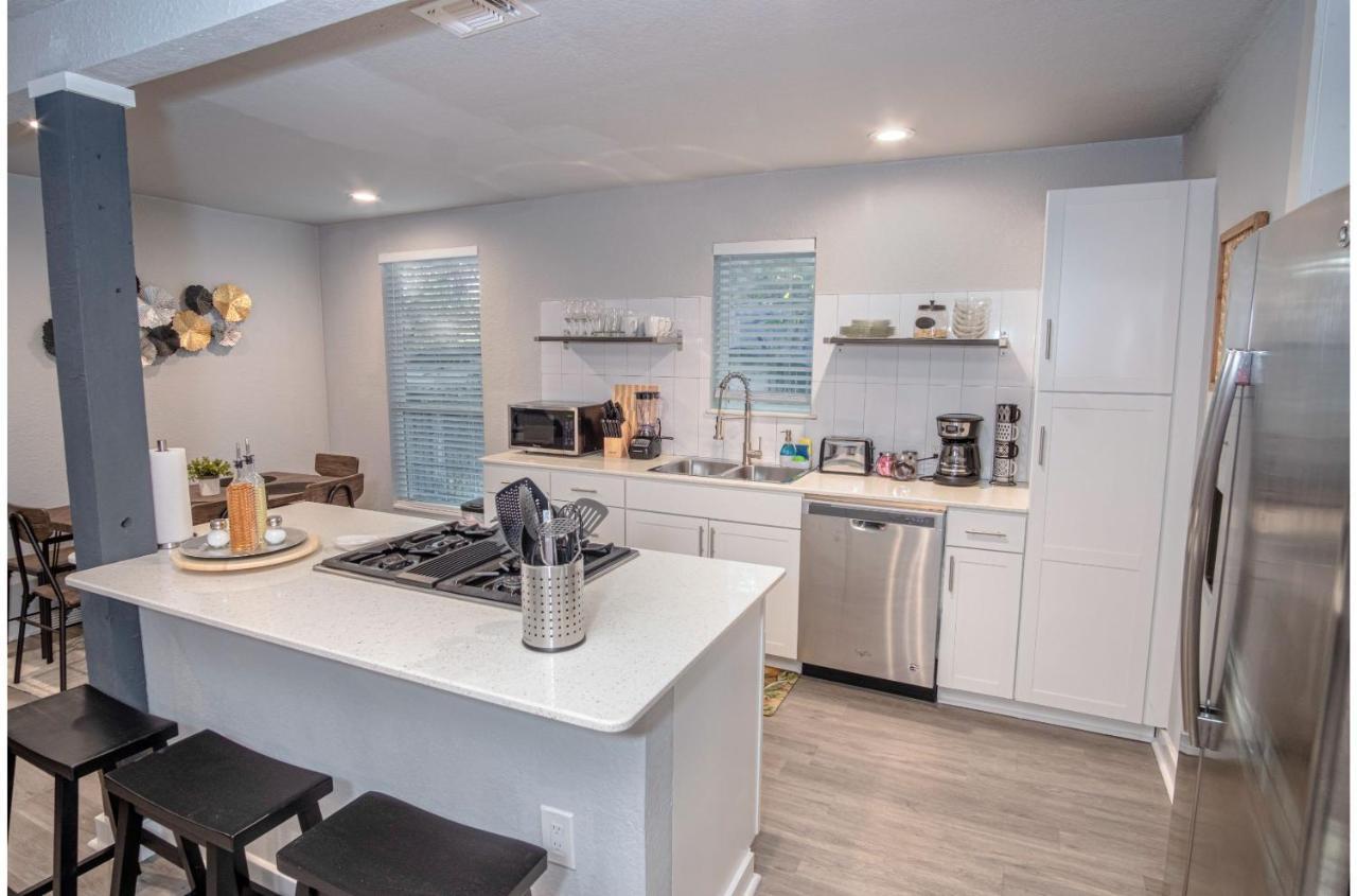 Stylish 4 Br2Ba Renovated Home Near Downtown San Antonio Exterior photo