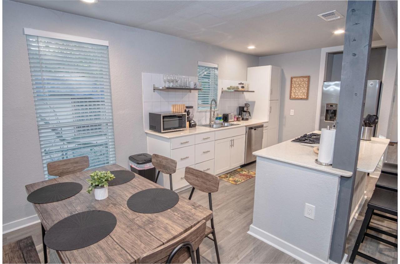 Stylish 4 Br2Ba Renovated Home Near Downtown San Antonio Exterior photo