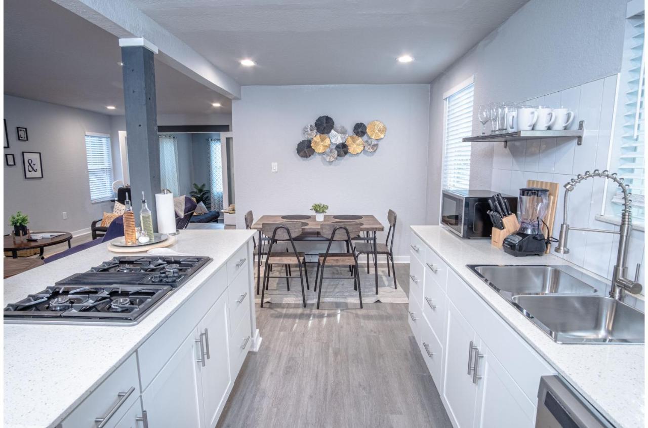 Stylish 4 Br2Ba Renovated Home Near Downtown San Antonio Exterior photo