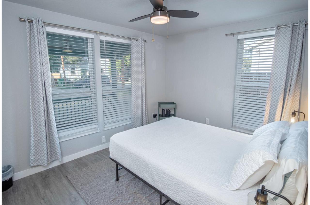 Stylish 4 Br2Ba Renovated Home Near Downtown San Antonio Exterior photo